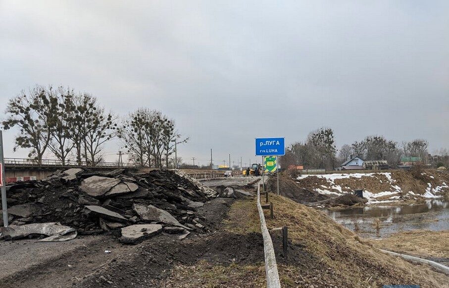 На Волині обвалився міст, постраждали п'ятеро людей - фото