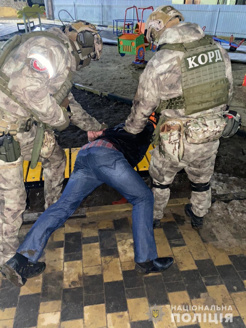 Чоловік у Вінницькій області влаштував стрілянину та знеструмив частину села - фото