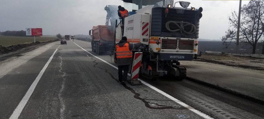 Укравтодор обновляет трассы Борисполь - Мариуполь