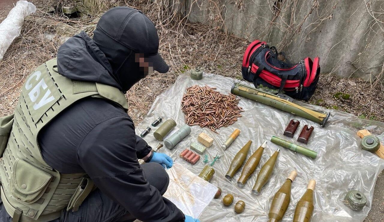 СБУ знайшла схрон зброї у Луганській області - фото