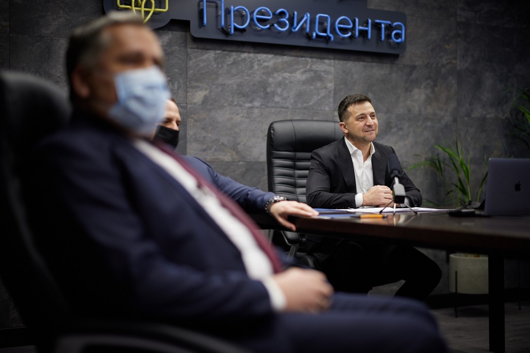 Зеленский наградил добровольцев из "Правого сектора"