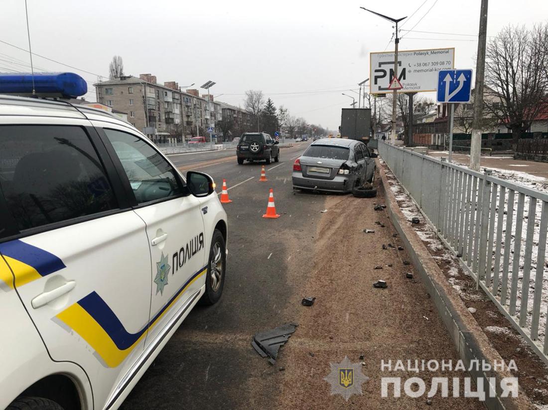 На Житомирщине столкнулись легковушка и грузовик: погибли три человека (фото, видео)