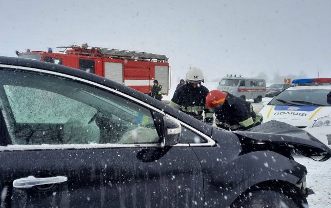 У ДТП в Хмельницькій області постраждали семеро людей