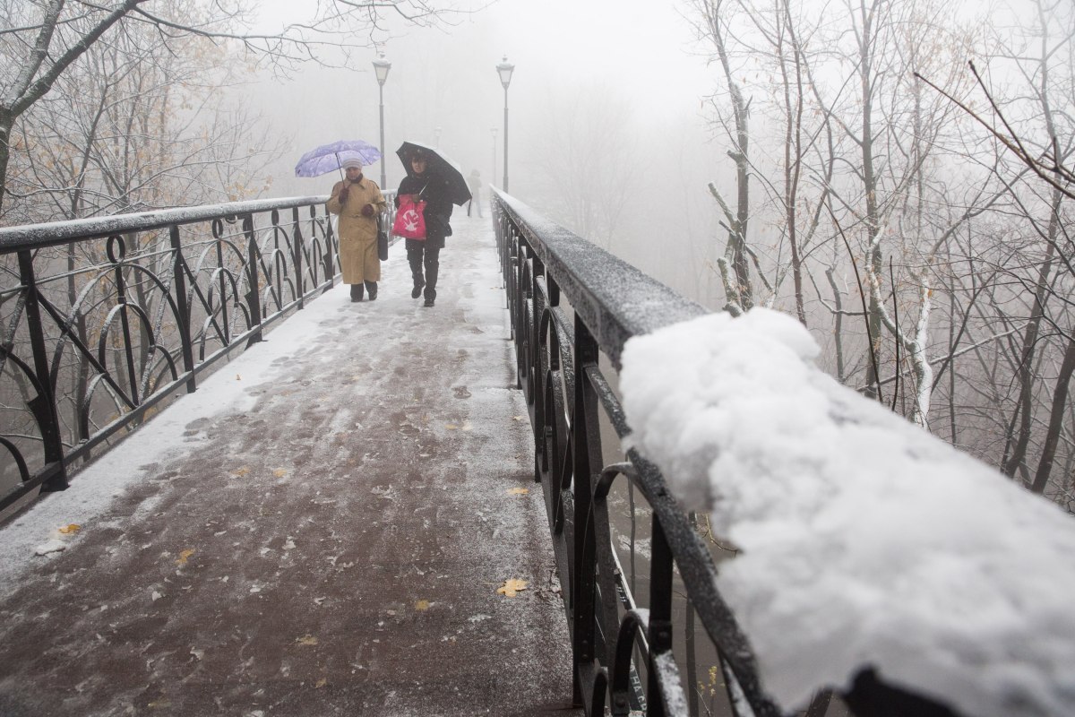 Мокрий сніг і потепління: прогноз погоди на тиждень