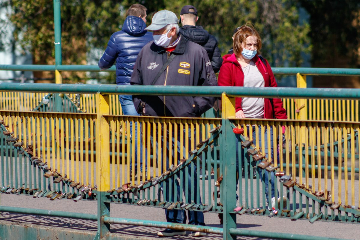 До 34 тысяч гривен штрафа: без маски на улицу - нельзя