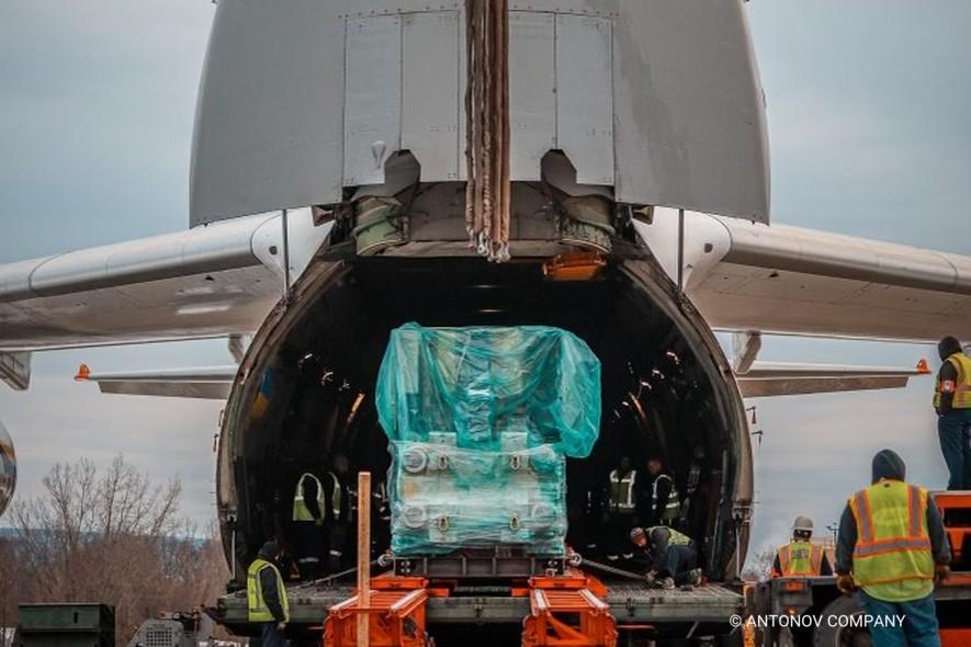 Украинские самолеты перевезли из Германии в США оборудование для производства вакцин
