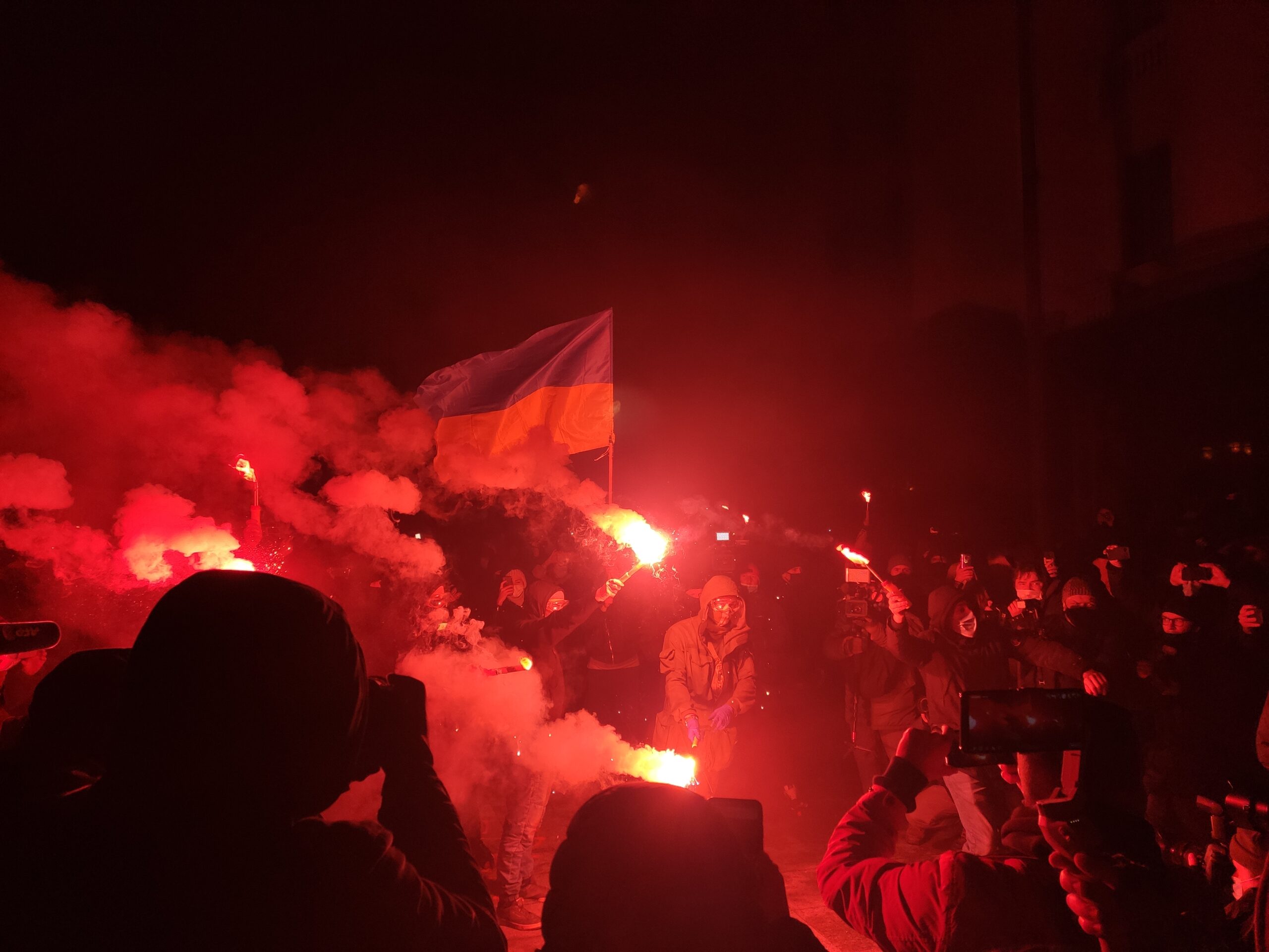 Акція у підтримку Стерненка проходить під Офісом президента - фото