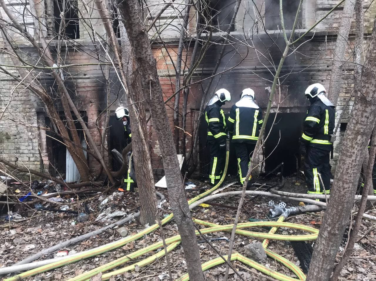 Коронавірусна лікарня горіла в Києві - фото