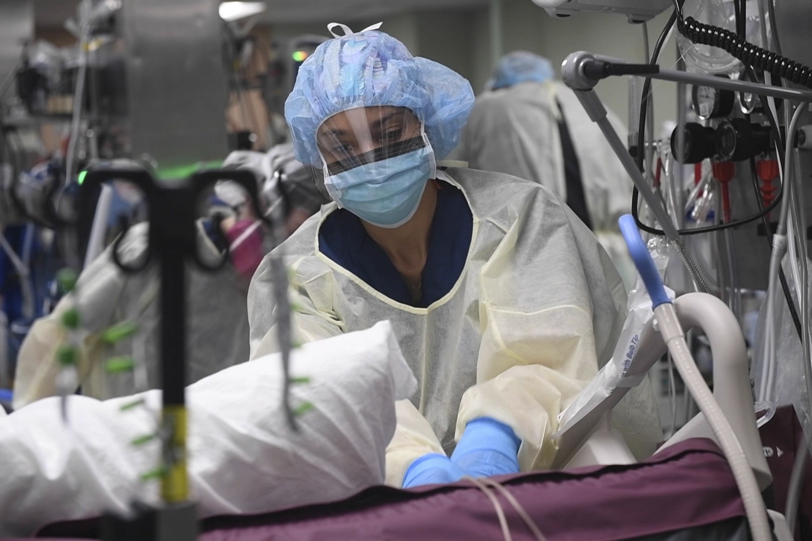 Минув рік з коронавірусом, але висновків не зробили: чому Україну чекає новий локдаун