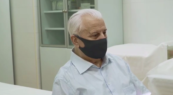 Кравчук вакцинувався індійською вакциною проти коронавірусу - відео