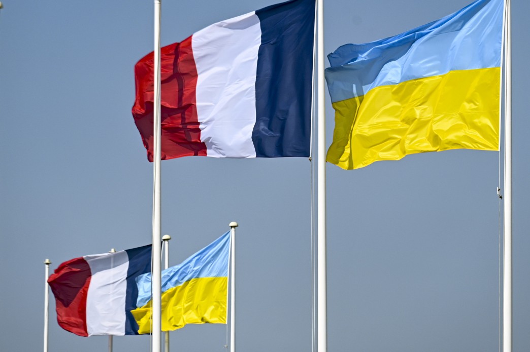 Прапори України та Франції