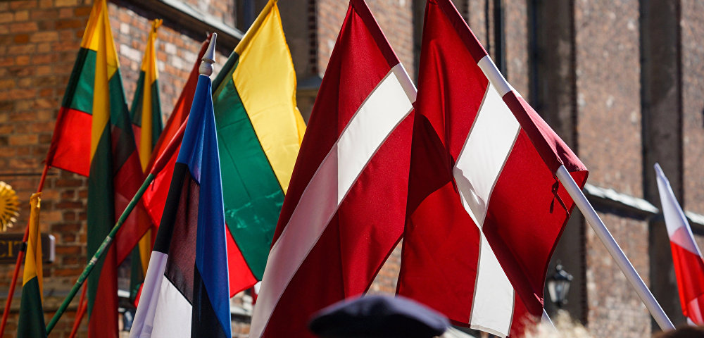 Страны Балтии объявили российских дипломатов персонами нон грата в поддержку Чехии