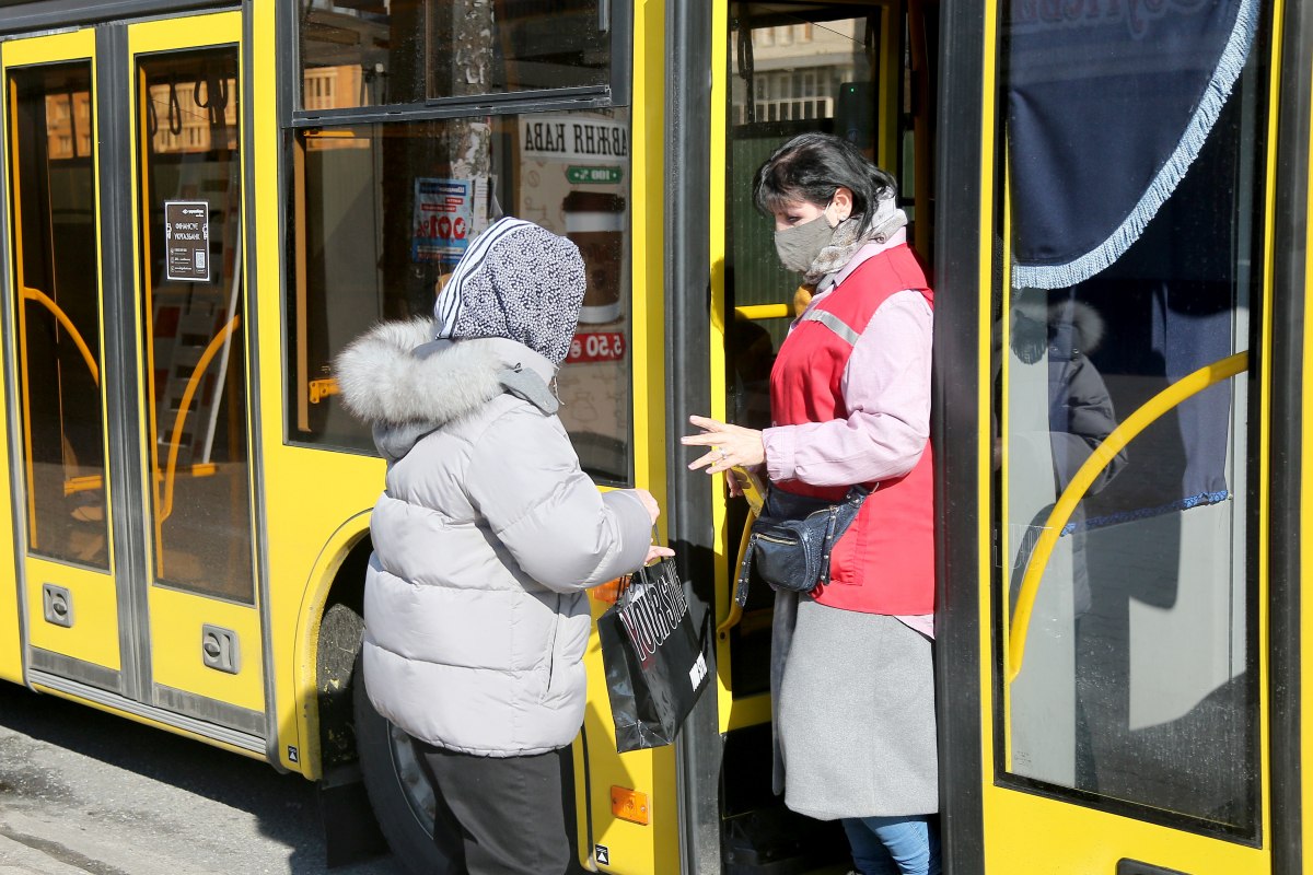 Ще чотири області в Україні відправляють у червону зону карантину: список