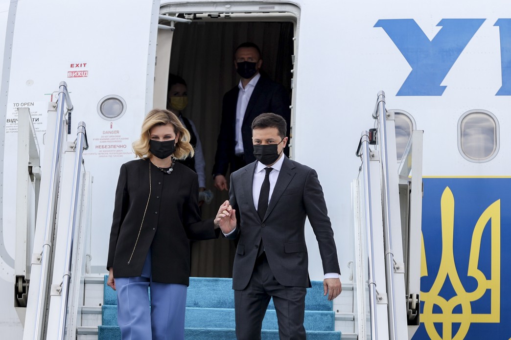 Зеленський з дружиною у п'ятницю полетять до Франції