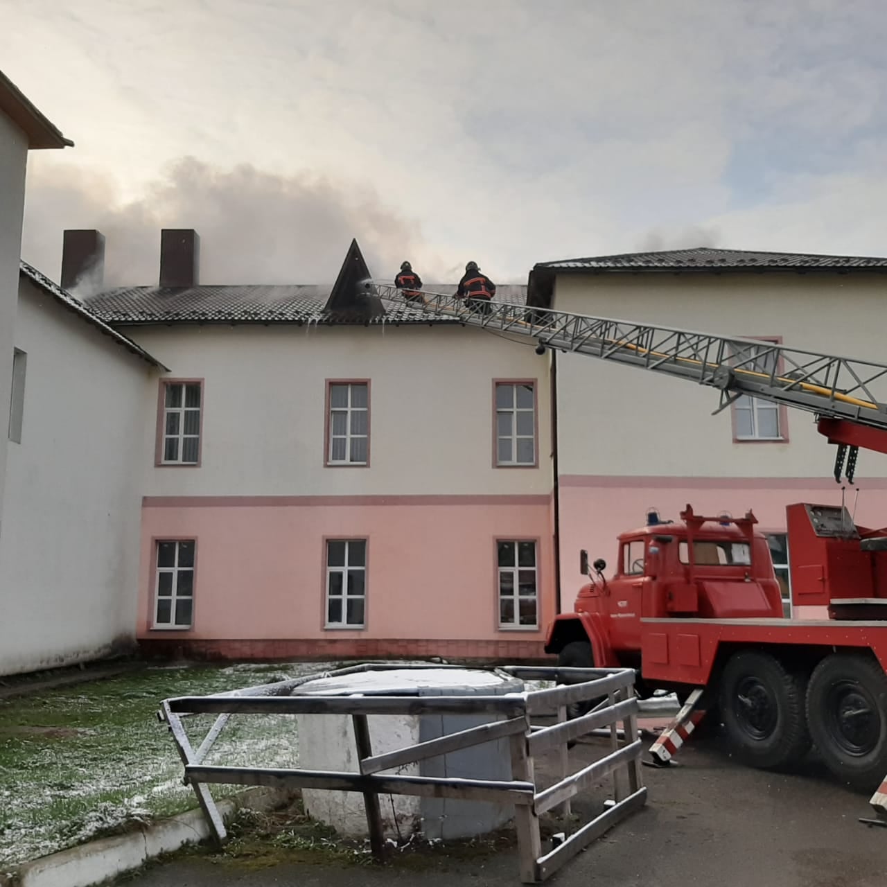 На Прикарпатті горіла лікарня - фото