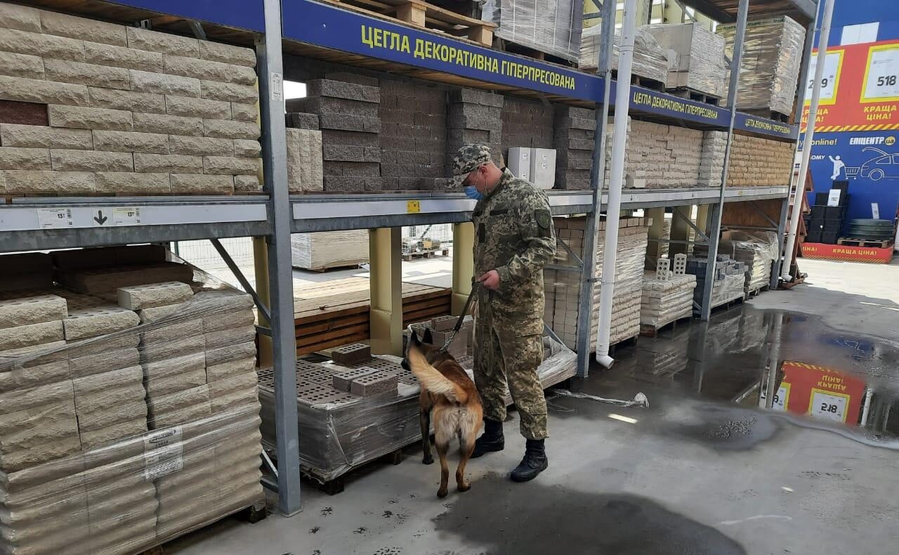 В Харькове "заминировали" два ТРЦ: эвакуировали более 1700 человек