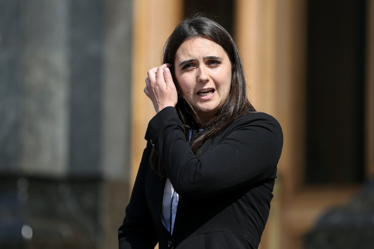 Мендель послала свои мемуары "усам Путина" Пескову (видео)