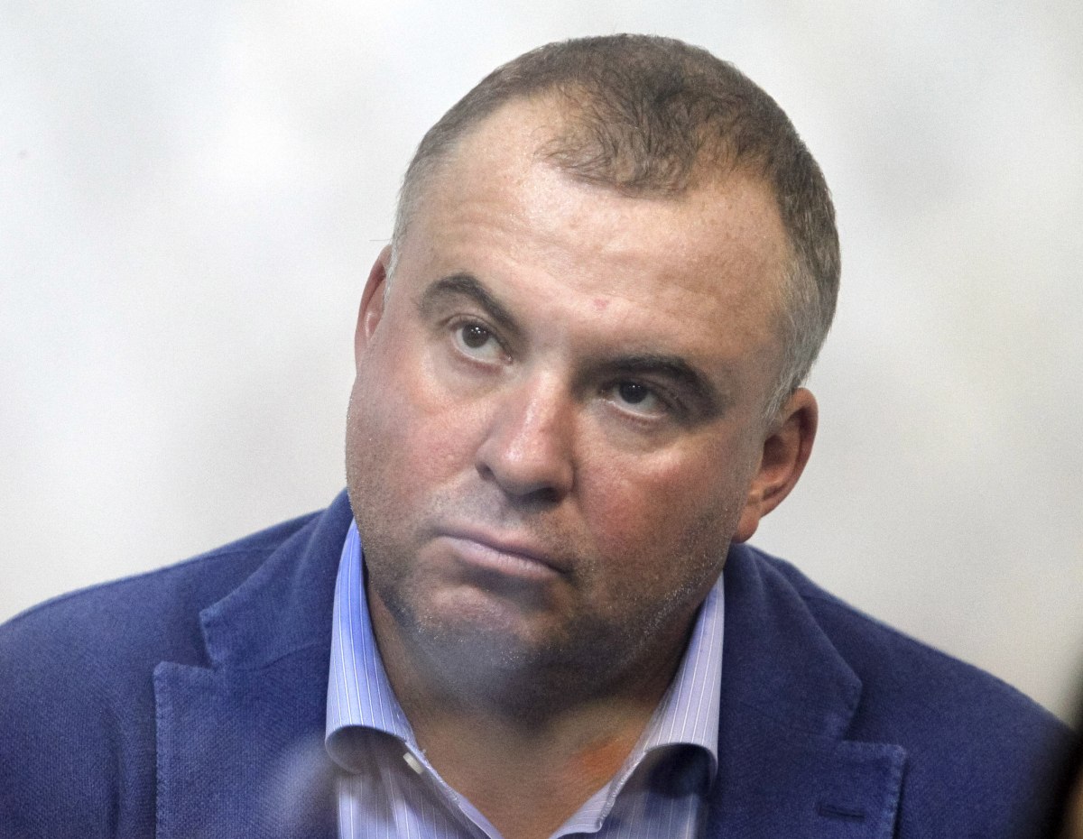 Подозреваемый в злоупотреблении служебным положением Гладковский за время войны четырежды побывал за границей