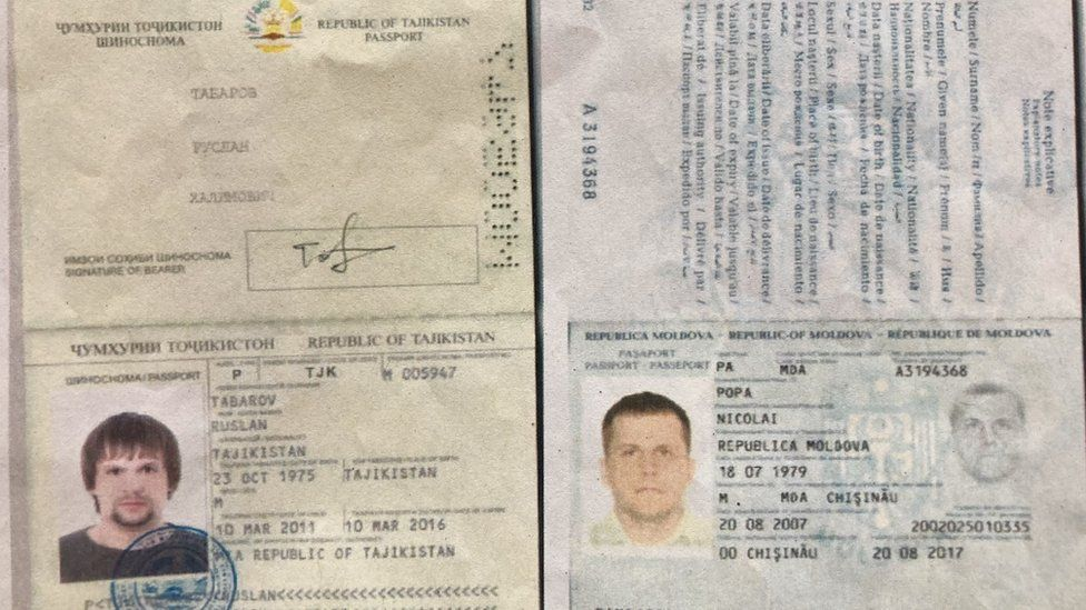 Паспорти Мішкіна і Чепіги, з якими вони виїжджали з Чехії у 2014 році