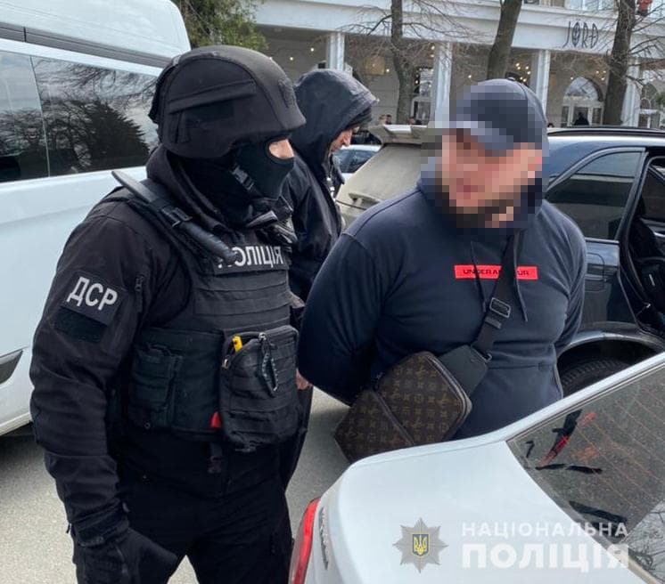 В Харькове задержали банду, которая требовала 700 тысяч долларов у бизнесмена (фото)