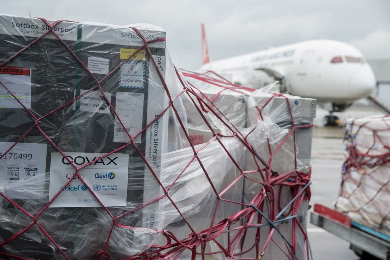 Вторая партия вакцин AstraZeneca-SKBio от коронавируса доставлена в Украину