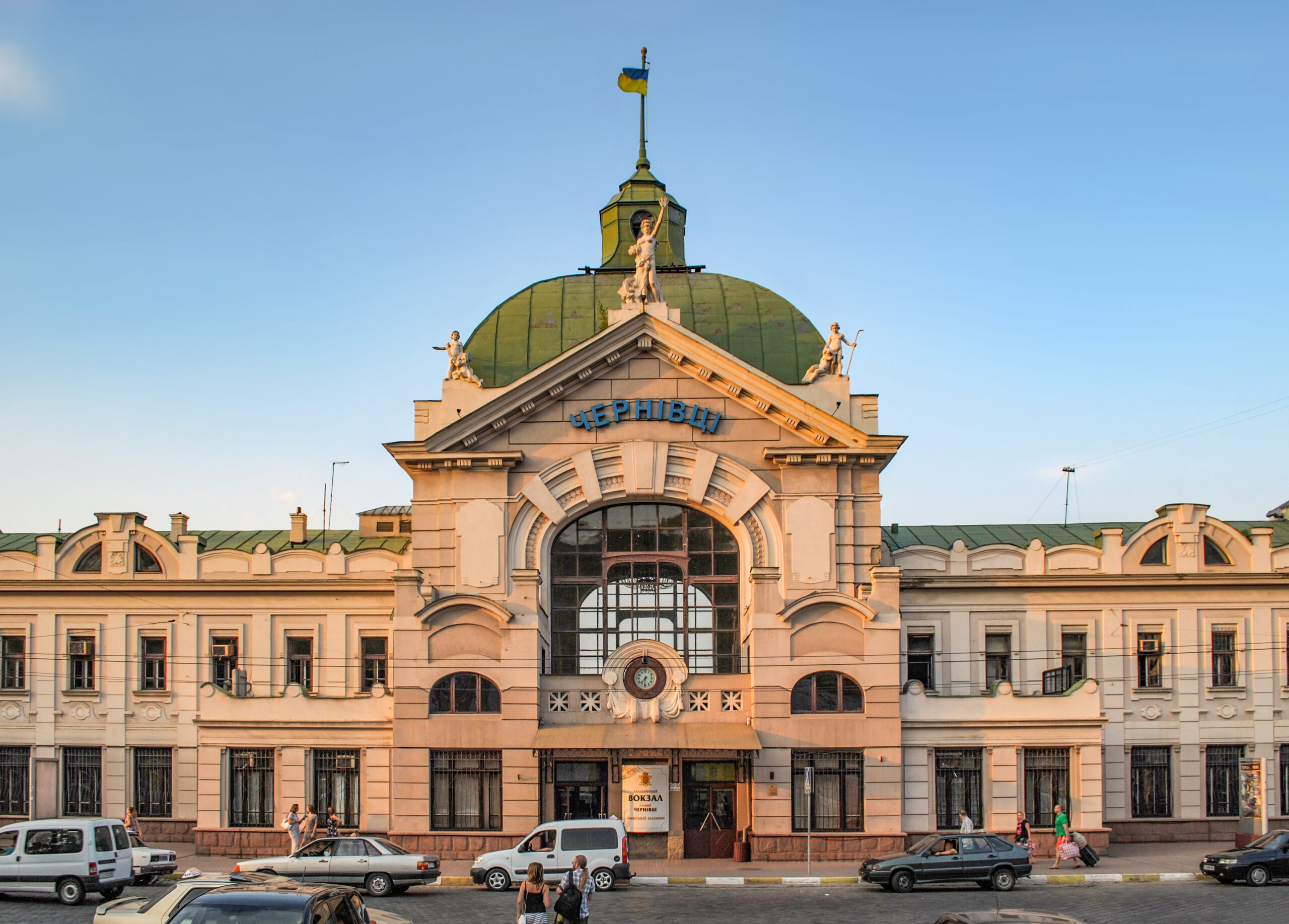 Укрзалізниця відновила курсування потягів до Чернівецької області