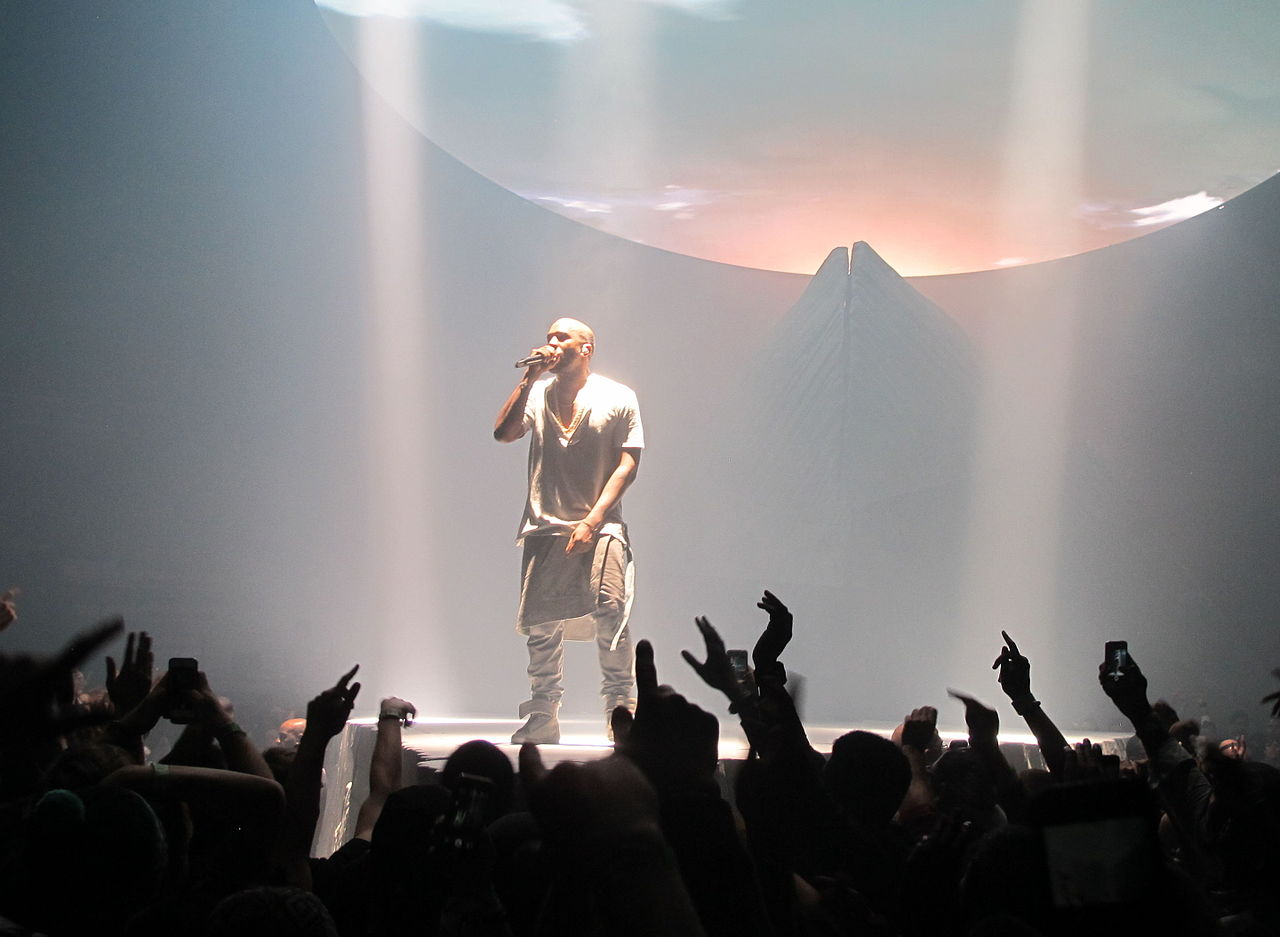 Кросівки репера Каньє Веста купили за рекордні 1,8 млн доларів - фото