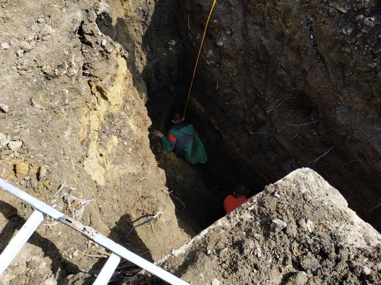 У селищі Вінницької області рятувальники відкопали з-під землі будівельника