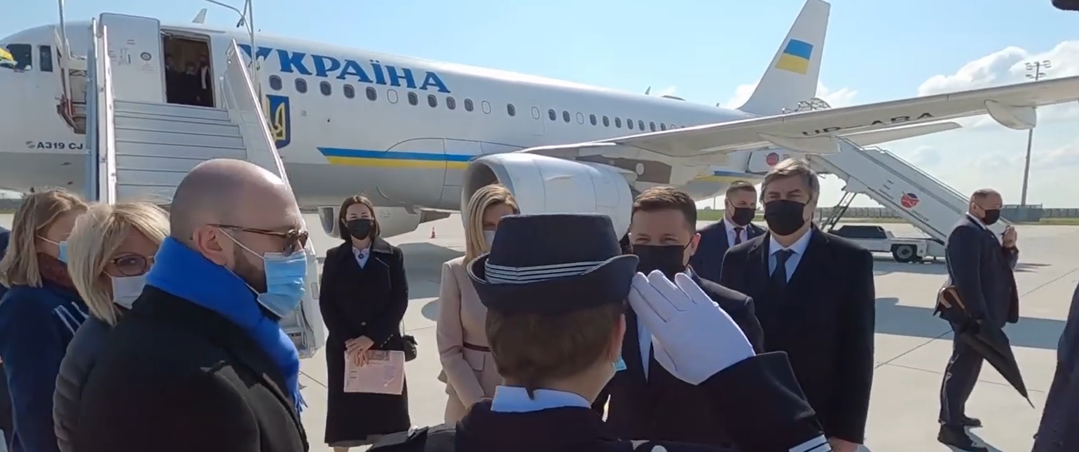 Зеленський з дружиною відвідують Францію - відео