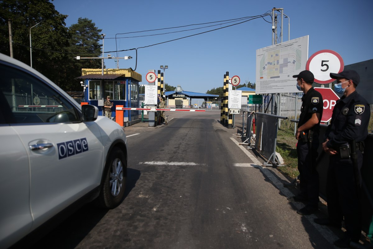 Прикордонники пояснили, хто платитиме за виїзд з Білорусі