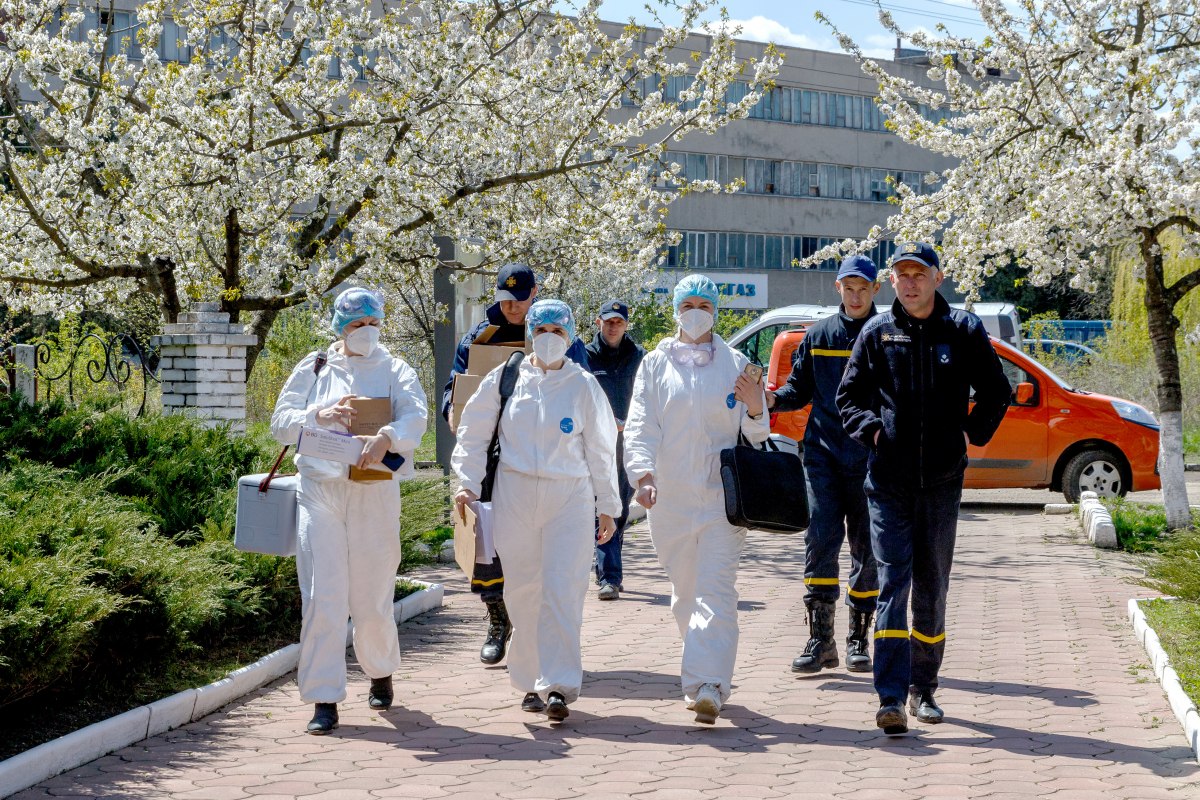 Зеленський підписав указ про мінімальну зарплату медиків