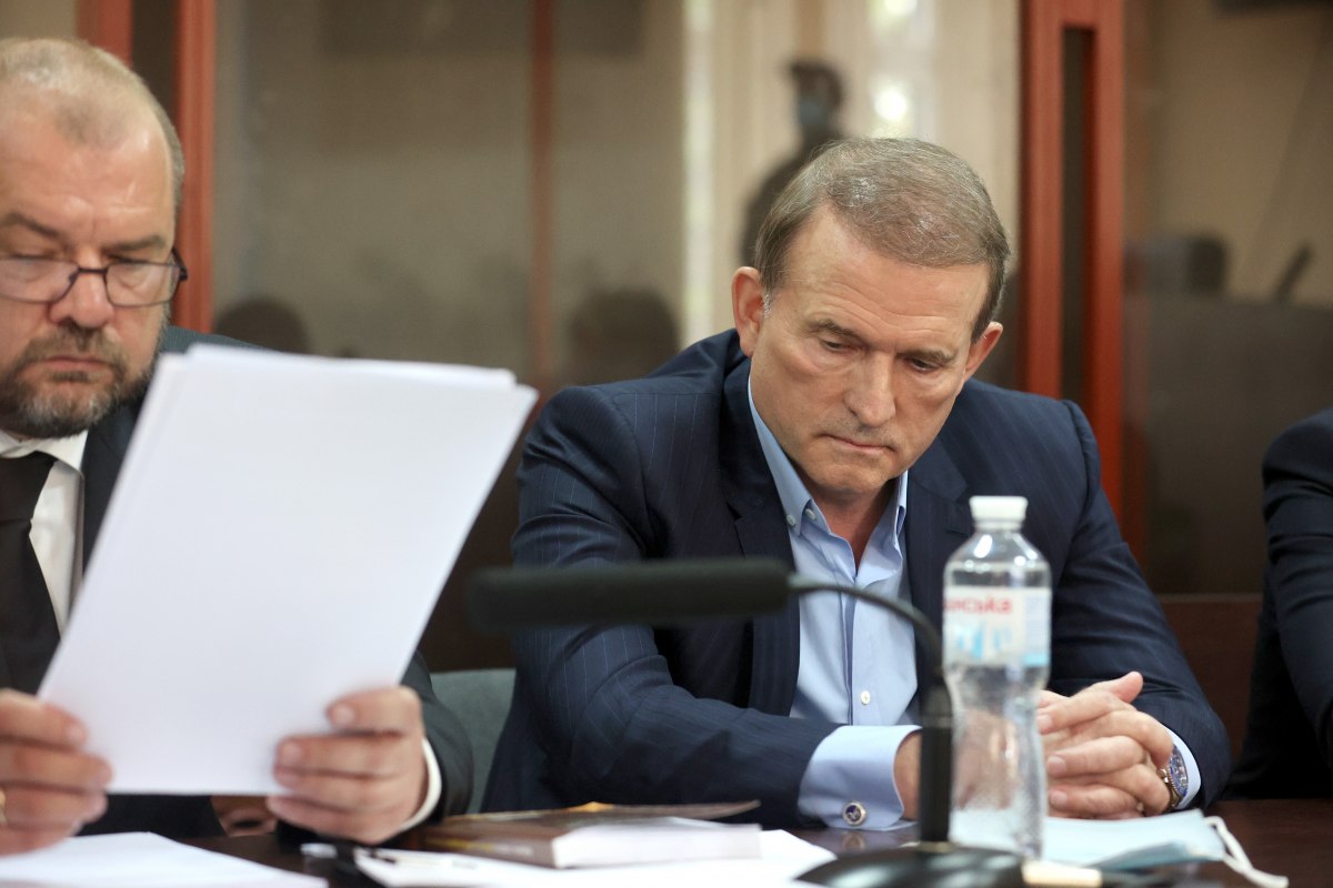 ДБР та СБУ завершило "перший епізод" справи Медведчука про держзраду (відео)