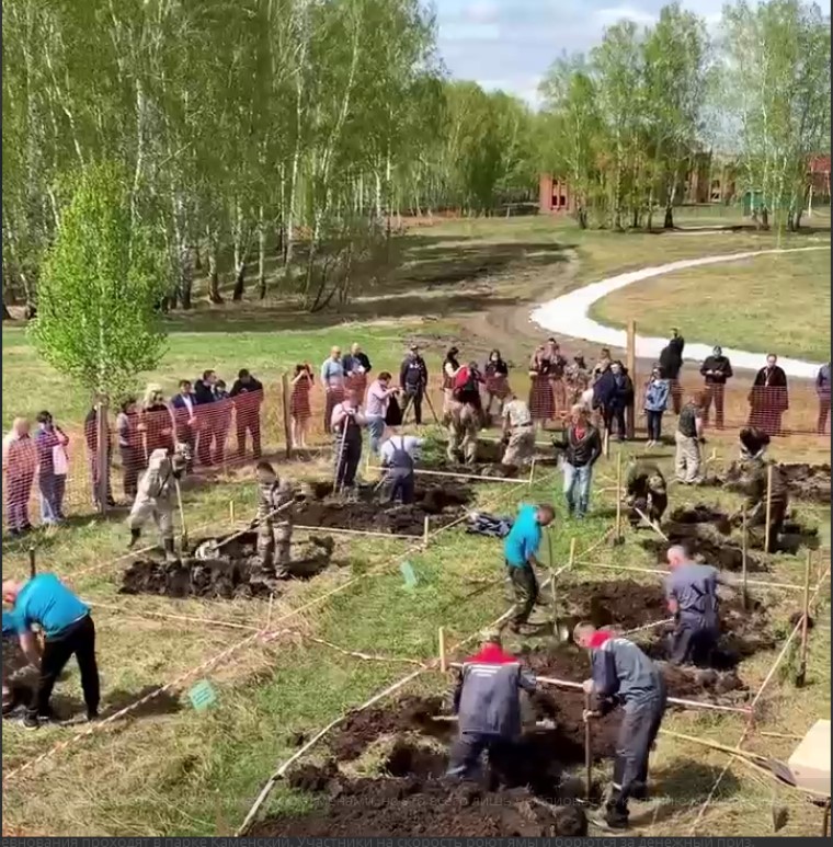 В Новосибирске состоялся чемпионат по рытью могил (видео)
