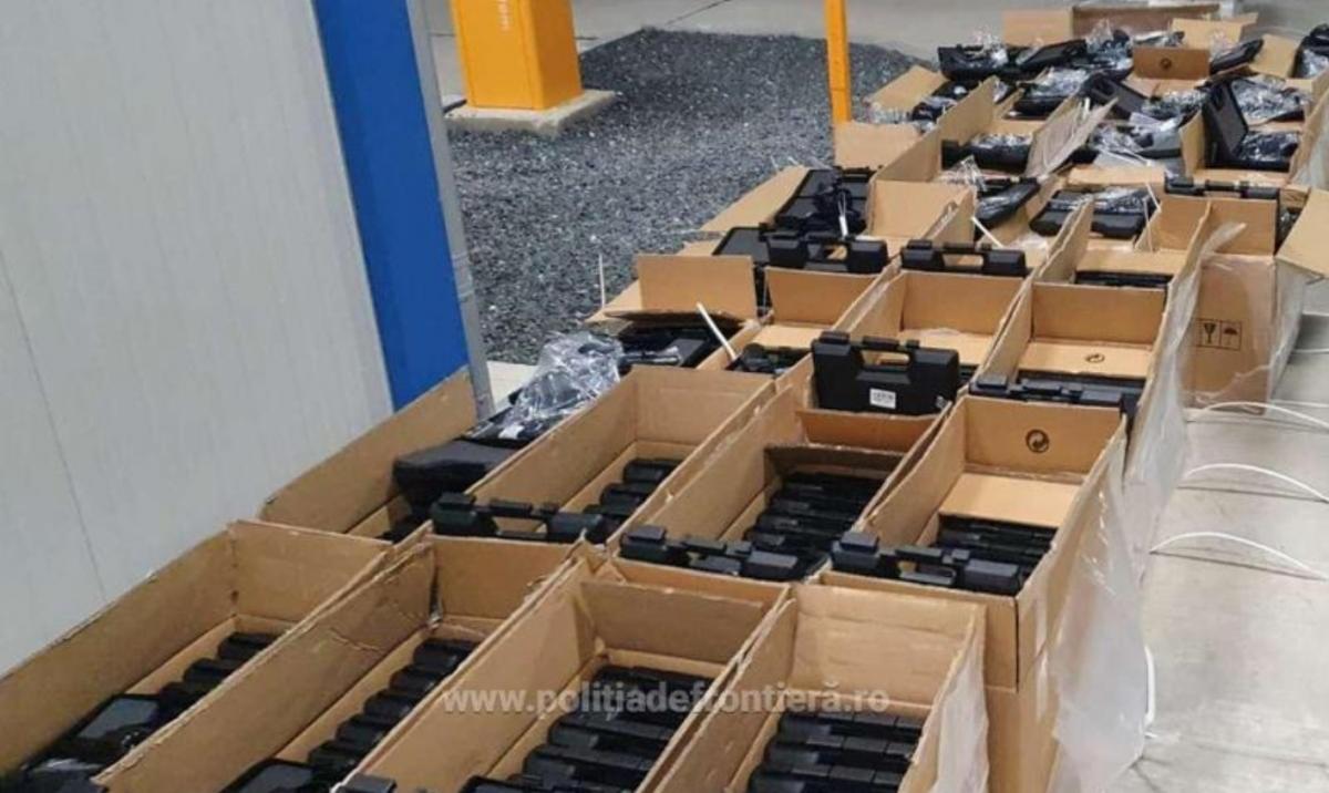 Румынские пограничники задержали вблизи Украины грузовик с рекордной партией оружия