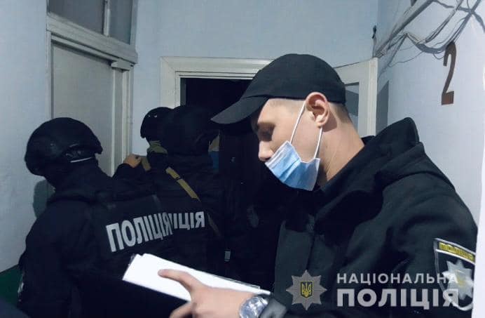 На Івано-Франківщині хуліган поранив двох людей на АЗС