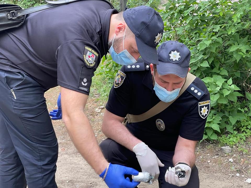 На Луганщине на площадке подорвалась девочка (фото)