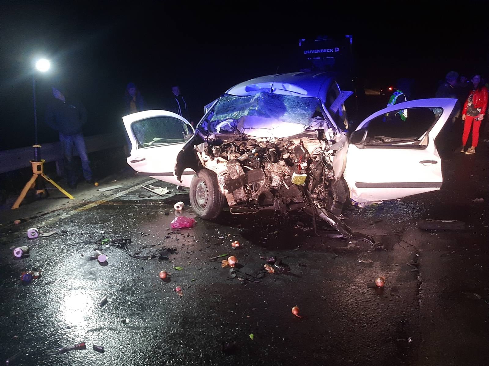 Массовая авария во Львовской области: тела погибших вырезали из авто - фото