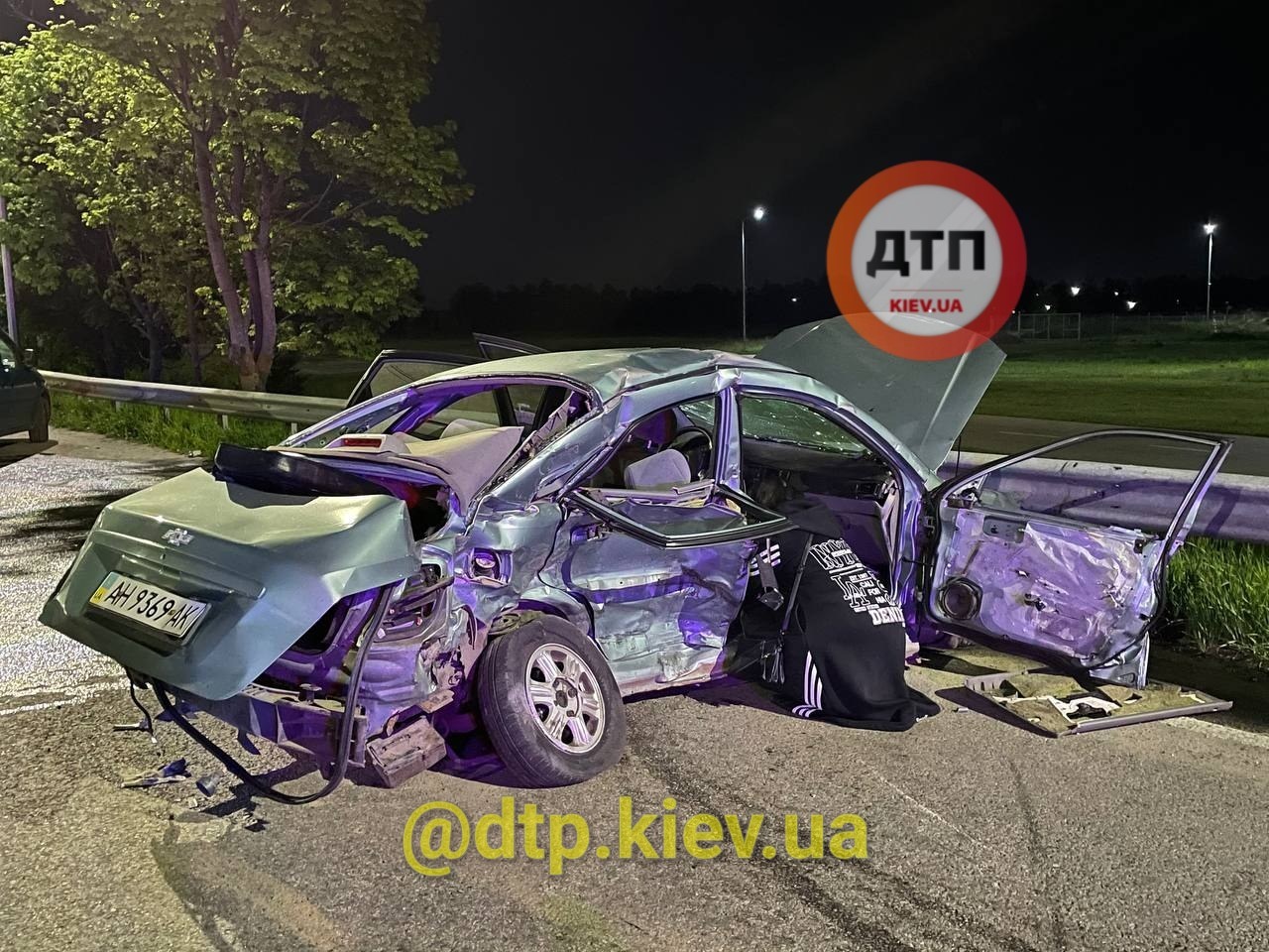 Под Киевом на трассе произошла авария: погиб военный, есть пострадавшие