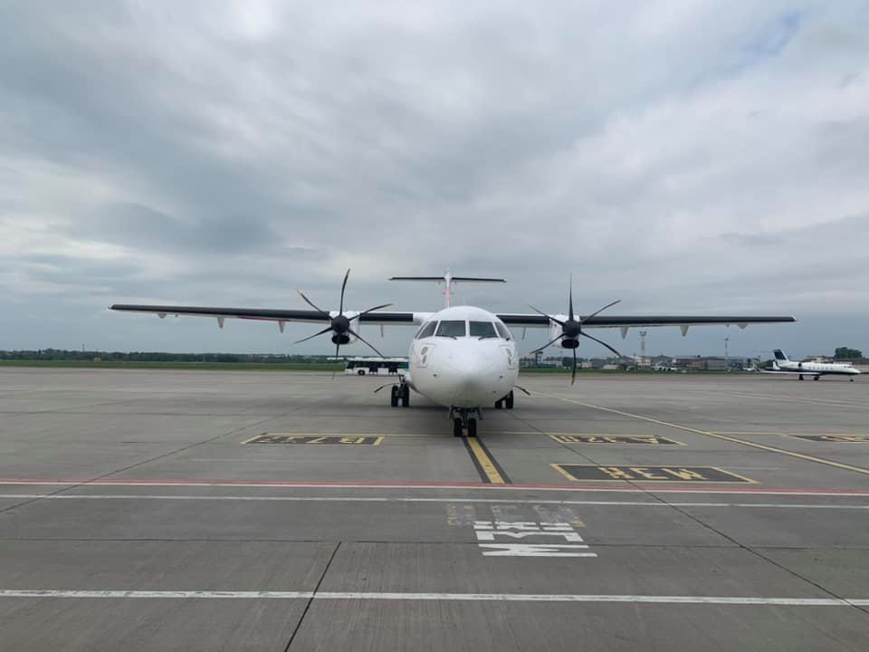 Перша партія вакцини від Pfizer, закуплена за держкошти, прибула до України