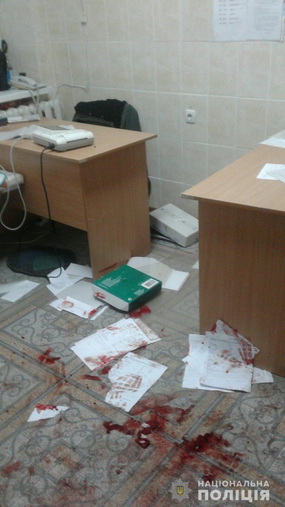 Чоловік побив лікаря та медсестру у лікарні, куди потрапив після ДТП