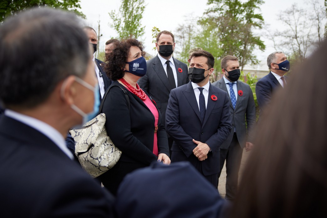 Зеленський та посли G7 їздили до Луганської області