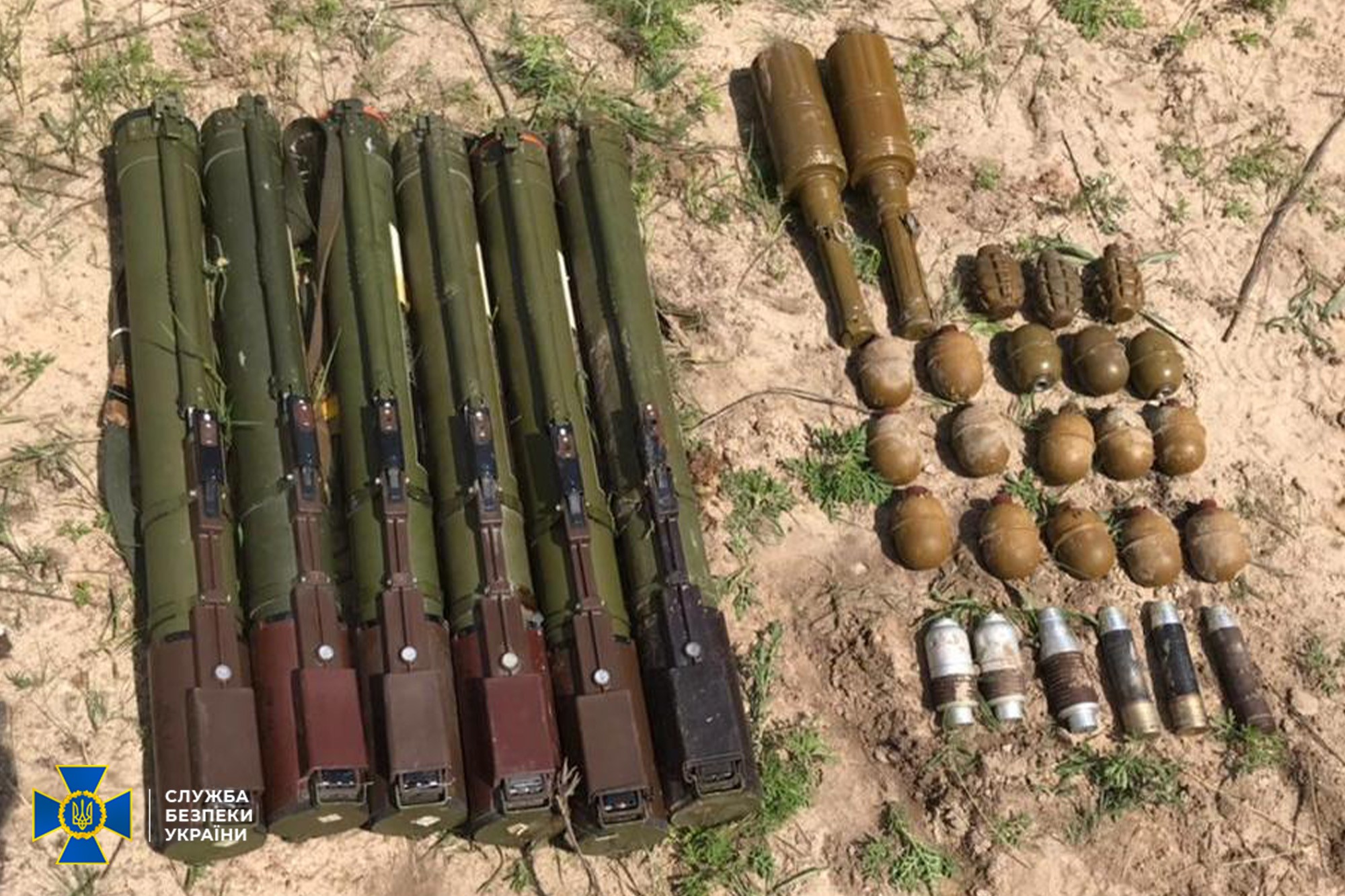 В Луганской области СБУ нашла тайник с военными средствами поражения