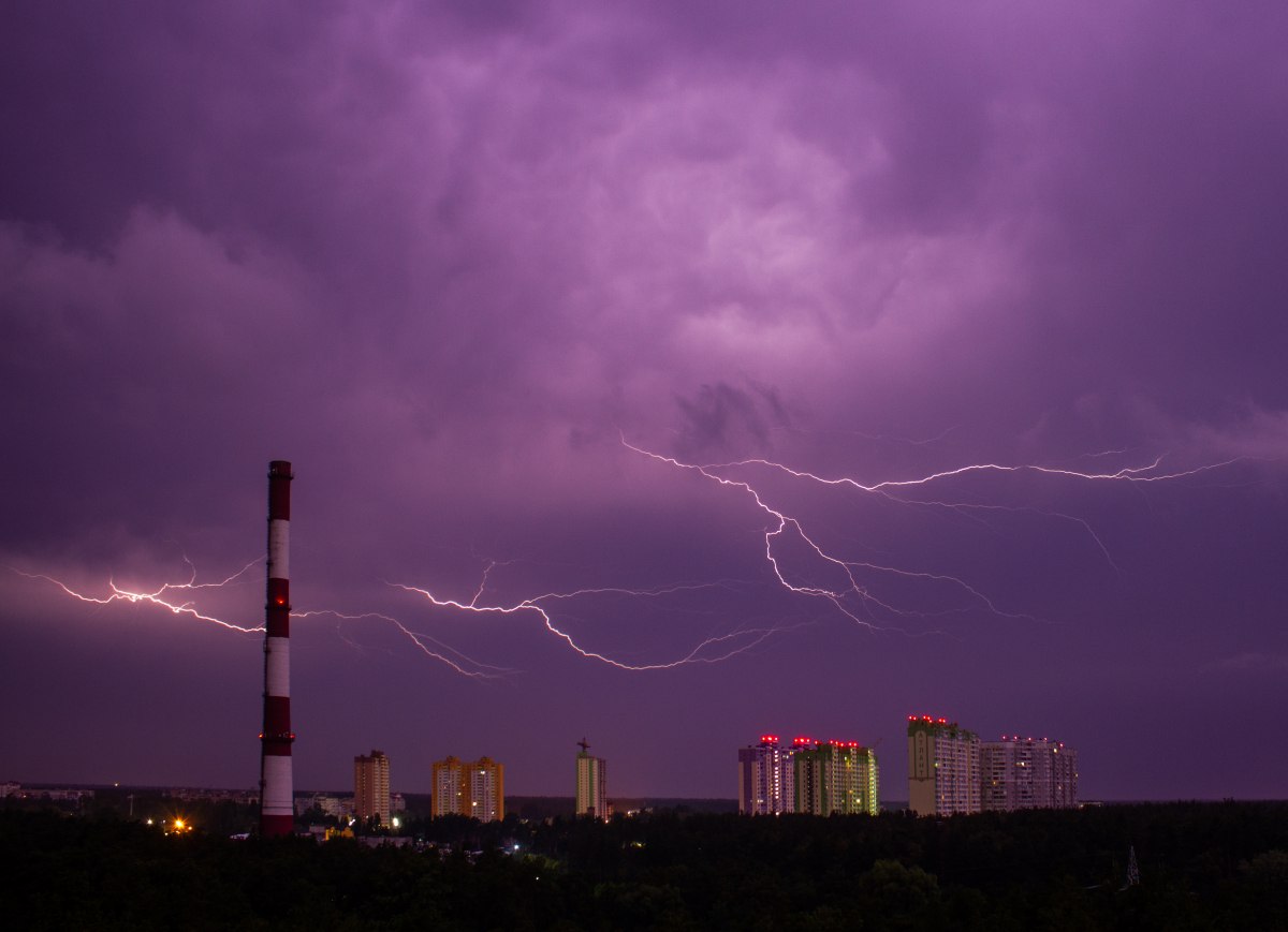 Негода в Україні: 20 населених пунктів знеструмлено у Сумській області