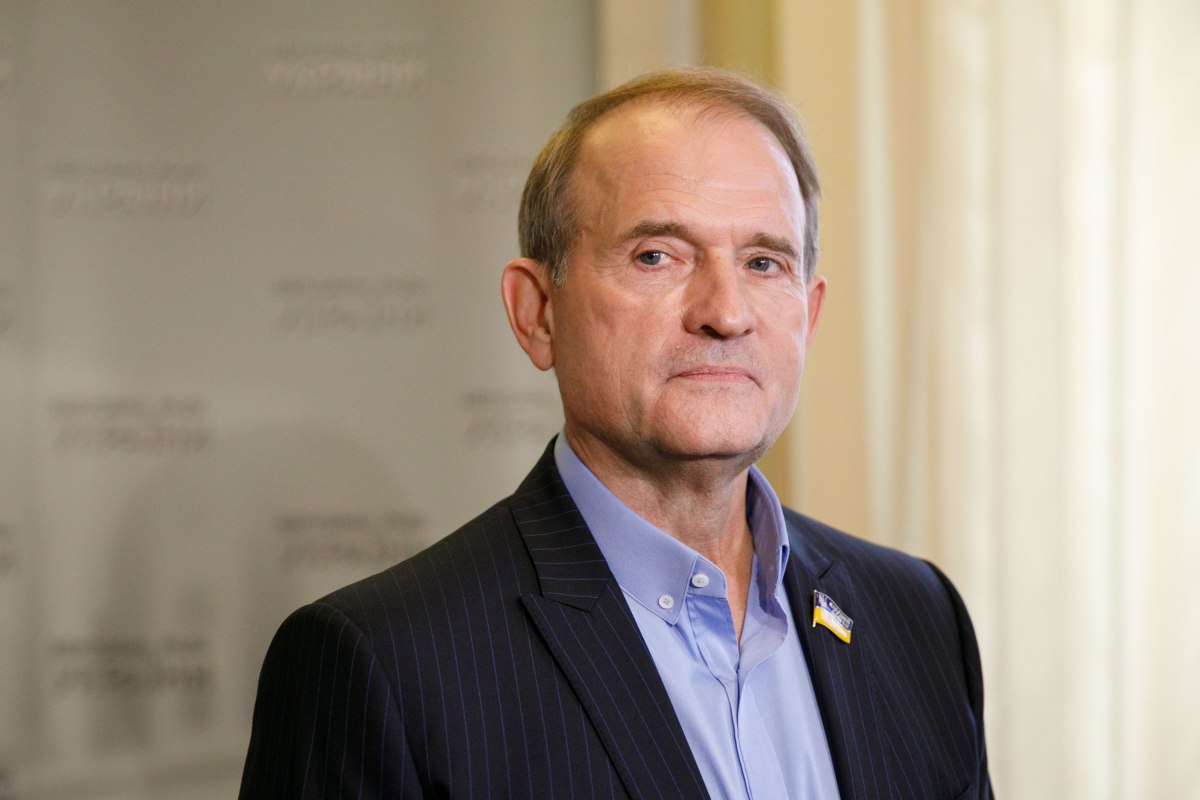 Суд відправив Медведчука під домашній арешт