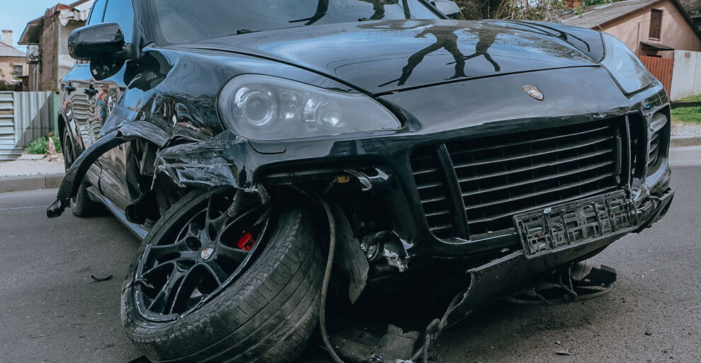 У Дніпрі п'яний водій збив двох пішоходів - відео