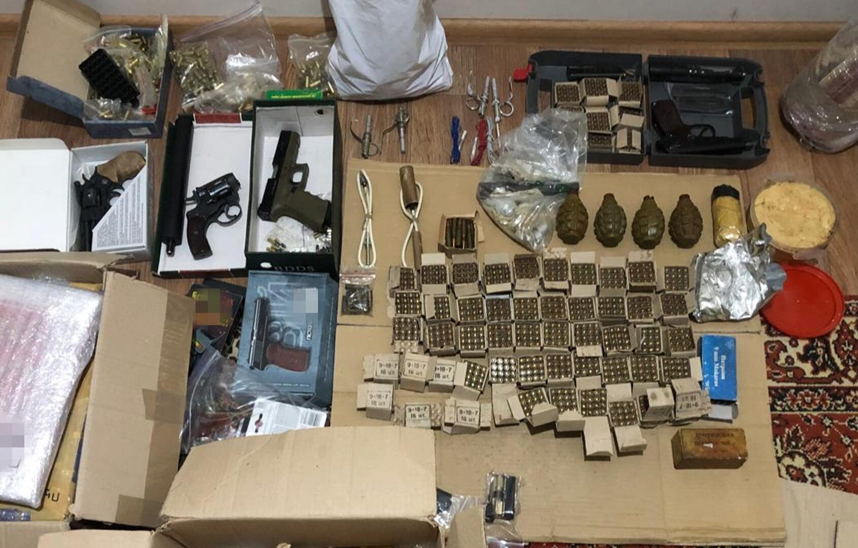 Продавали нелегальное оружие в Киевской области: СБУ разоблачила преступников