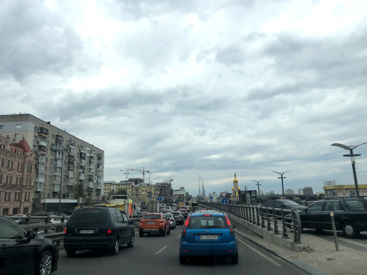 После выходных Киев стоит в пробках: ситуация на дорогах