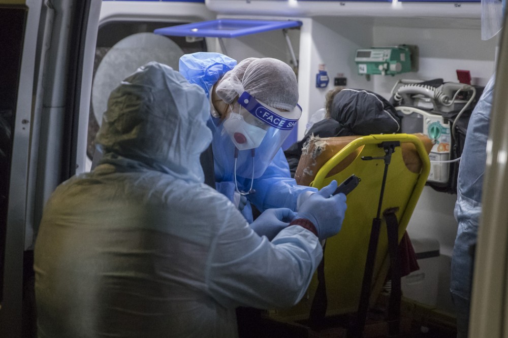 Замість лікувати - вбивати: що відбувається у "ковідних" лікарнях в Україні