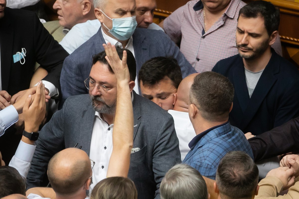 Бійка у Верховній Раді: чи покарають Киву з Тищенком