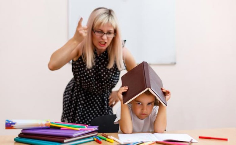 Вчительці київської школи, яка била учня з аутизмом, оголосили про підозру